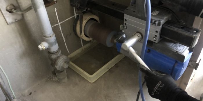 コンクリートコア抜き作業