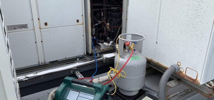 冷媒ガス改修作業